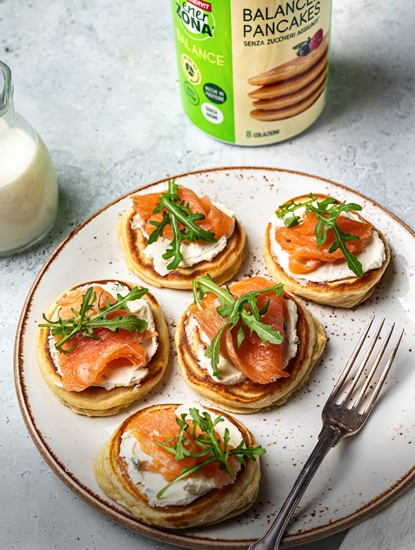 Mini_pancakes_salmone_e_e_rucola_604x800