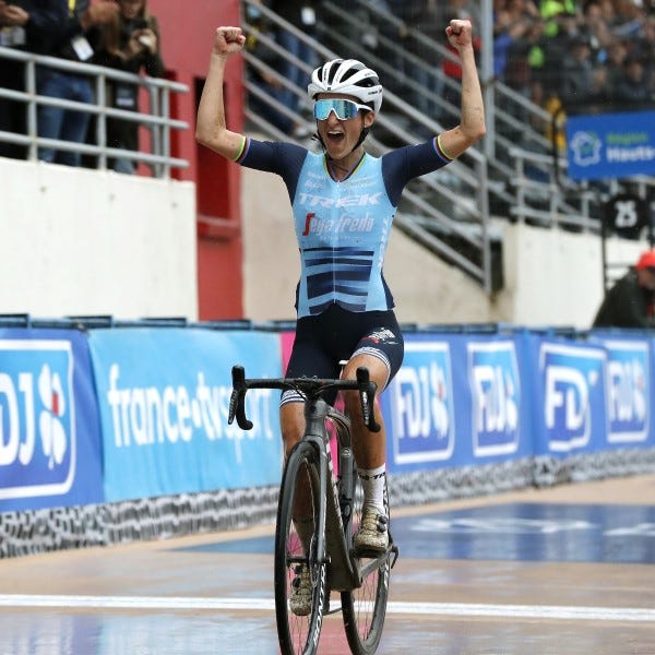 04 10 21_TREK SEGAFREDO_UN_WEEKEND_MEMORABILE_LIZZIE_DEIGNAN_REGINA_DELLA_PRIMA_PARIGI ROUBAIX_FEMMINILE_2