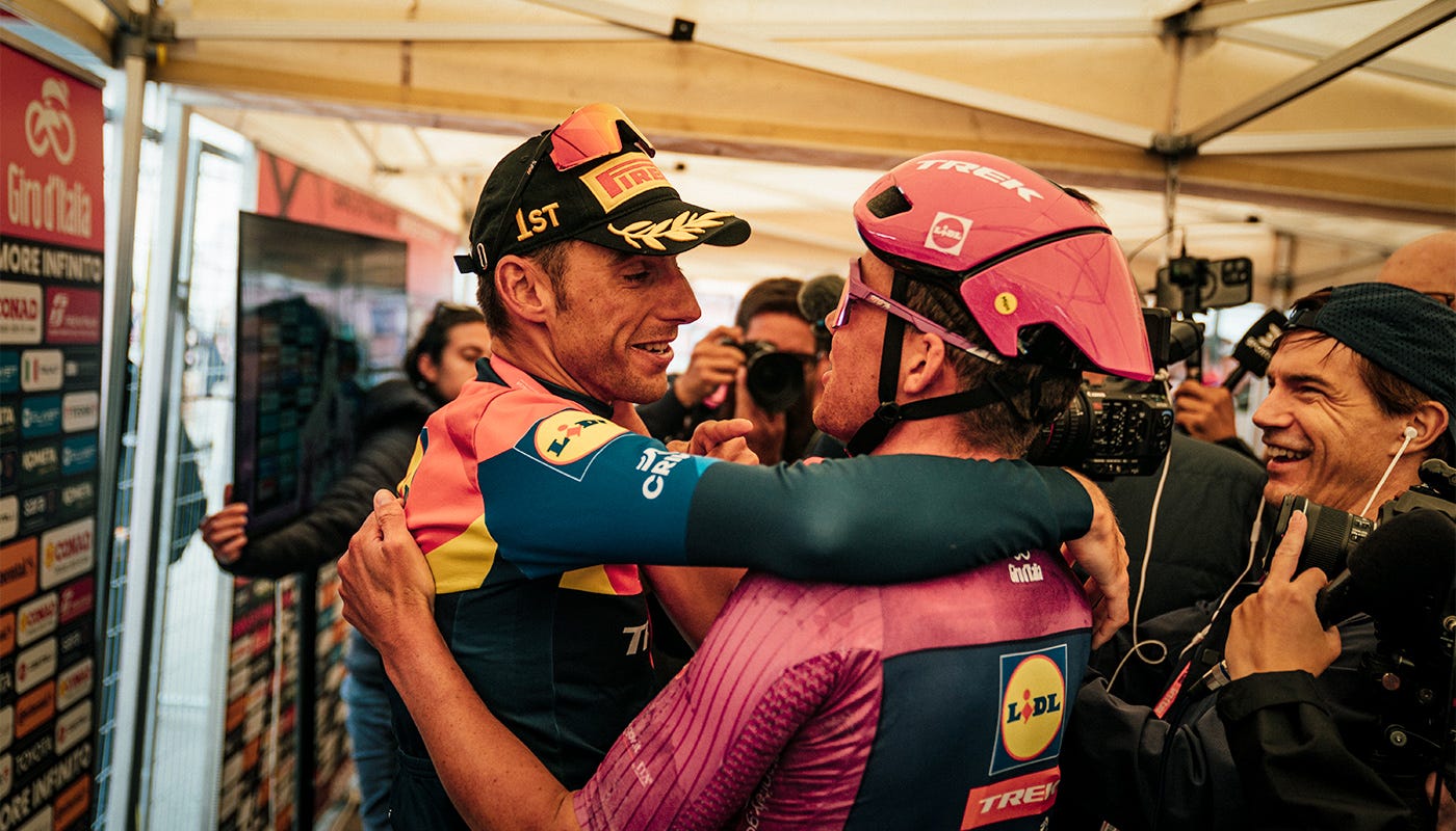 Carlo Verona and Mads Pedersen. Giro 2025